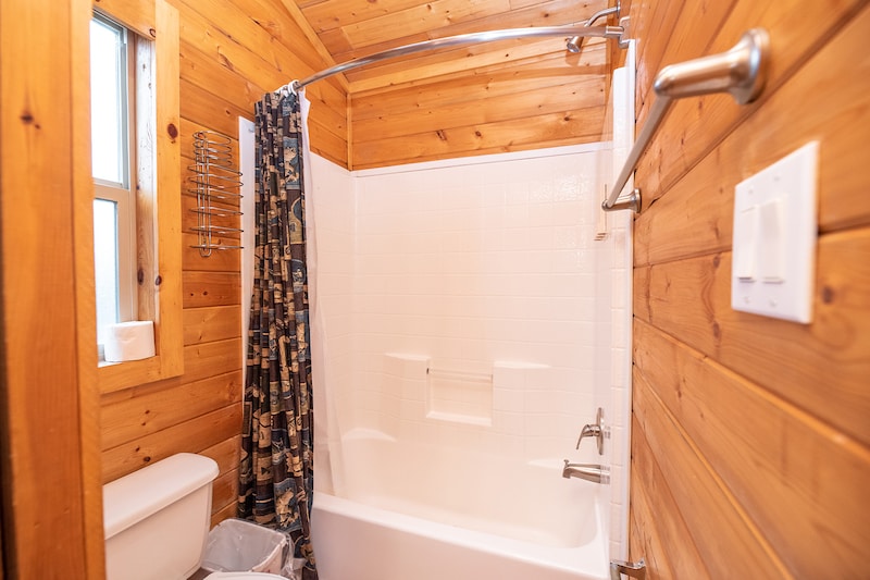 Lazy Bear Cabin-7